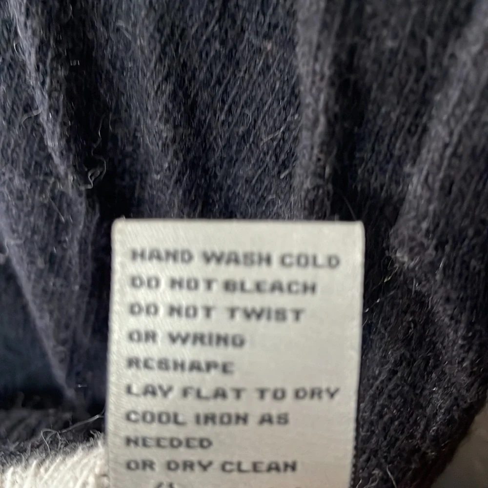 Remain Sweater - Picture 5 of 5